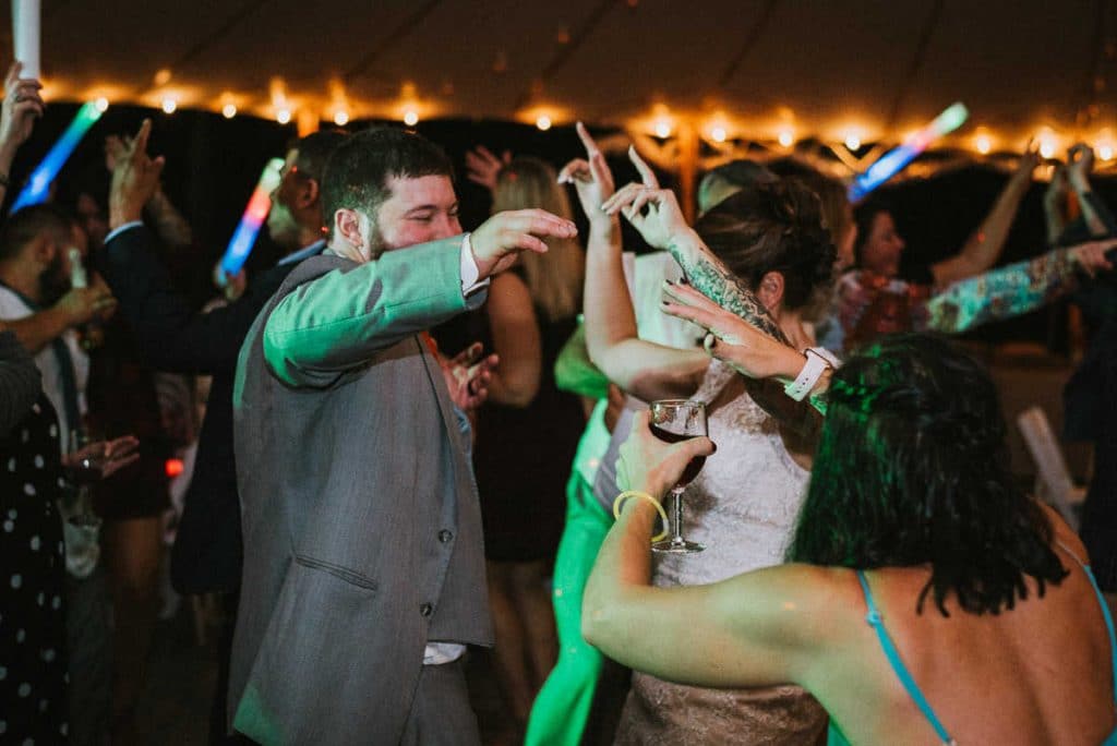 How to Choose an Absolutely Excellent Wedding DJ